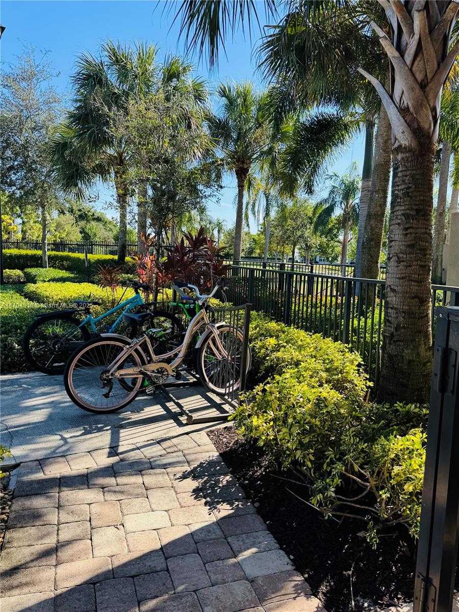Small Image of 3956 POINCIANA LN, Hollywood Number 29