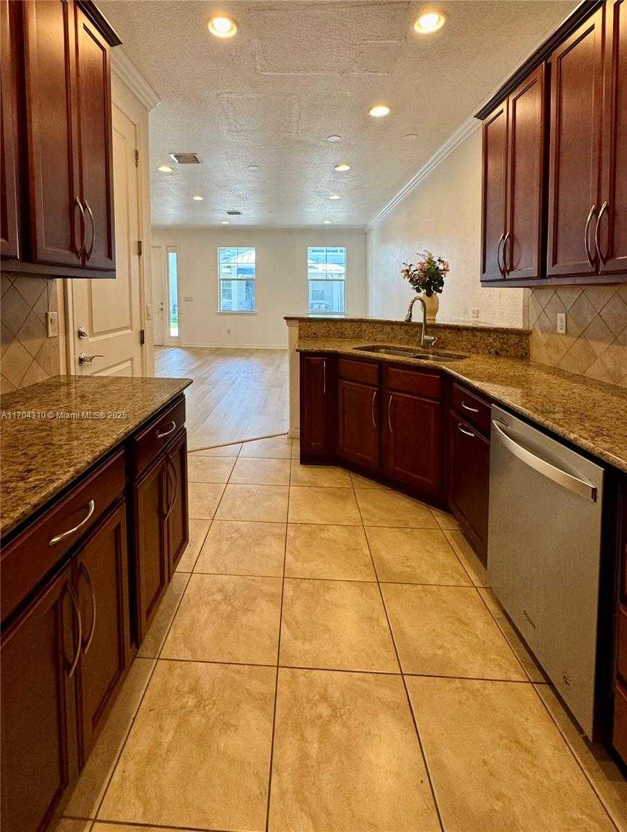 Small Image of 3956 POINCIANA LN, Hollywood Number 3