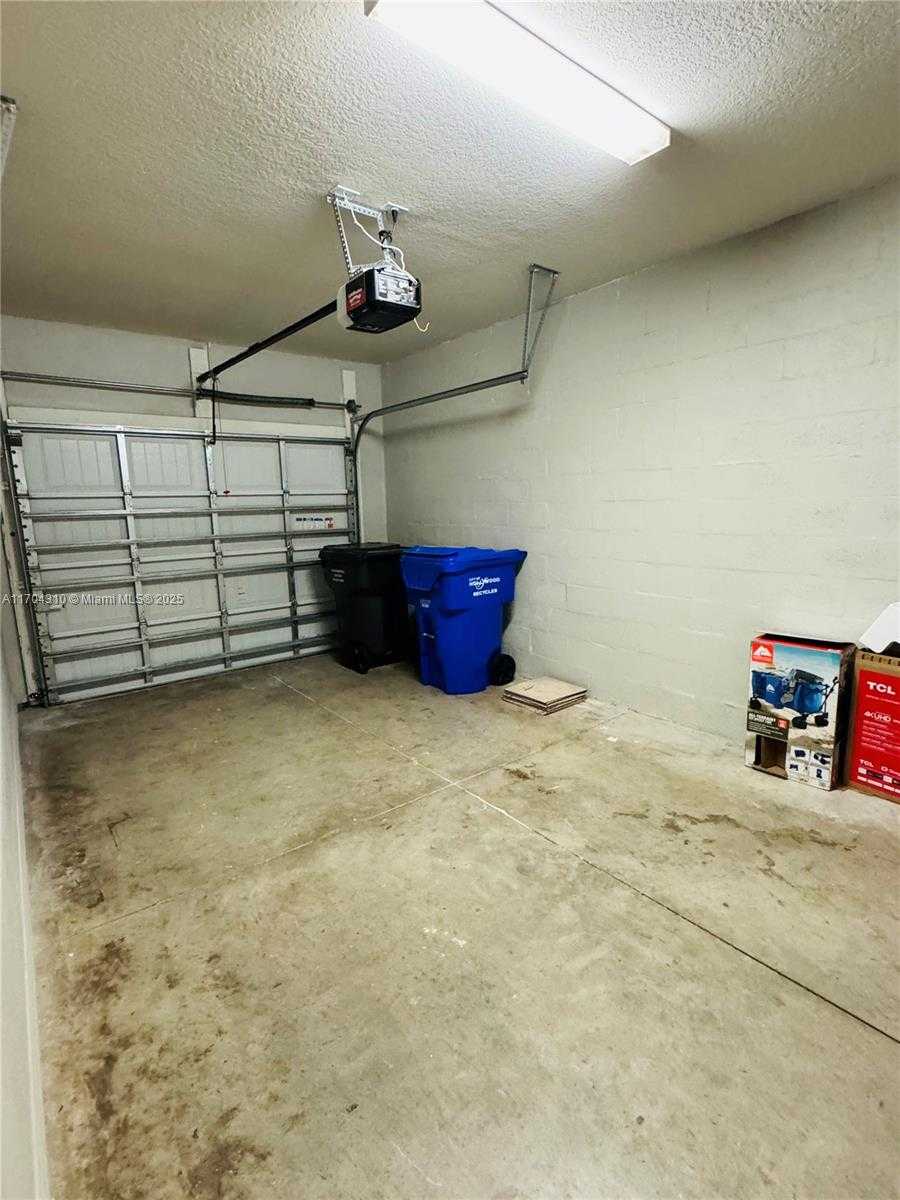 Small Image of 3956 POINCIANA LN, Hollywood Number 31