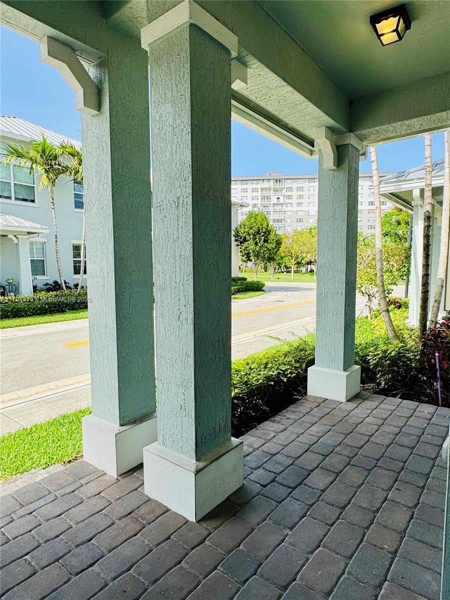 Small Image of 3956 POINCIANA LN, Hollywood Number 4