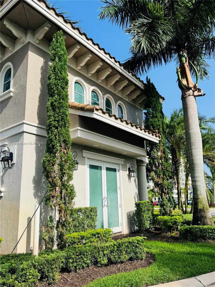 Small Image of 3956 POINCIANA LN, Hollywood Number 6