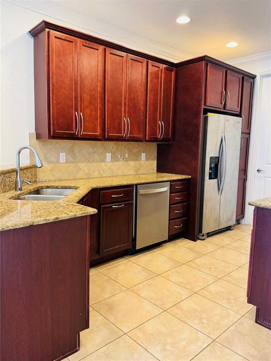 Small Image of 3956 POINCIANA LN, Hollywood Number 8