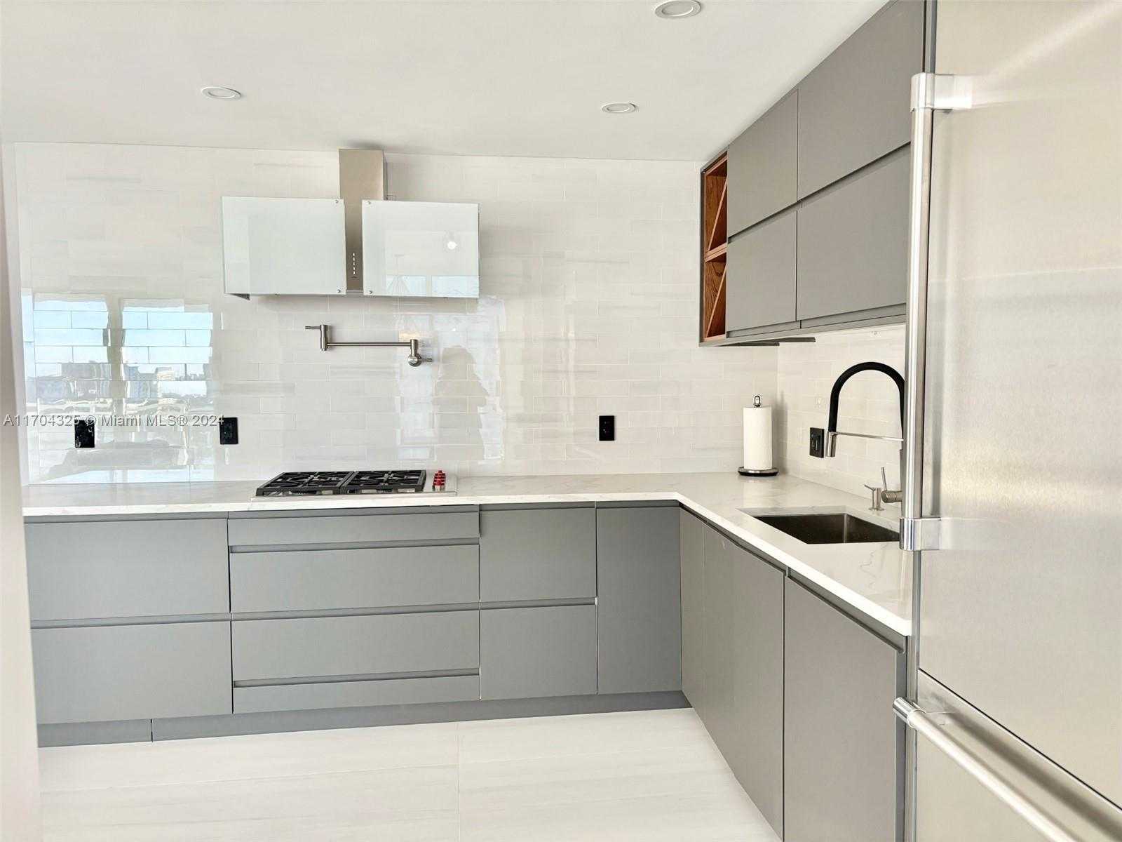 Small Image of 2030 SOUTH OCEAN DR #806, Hallandale Beach Number 2