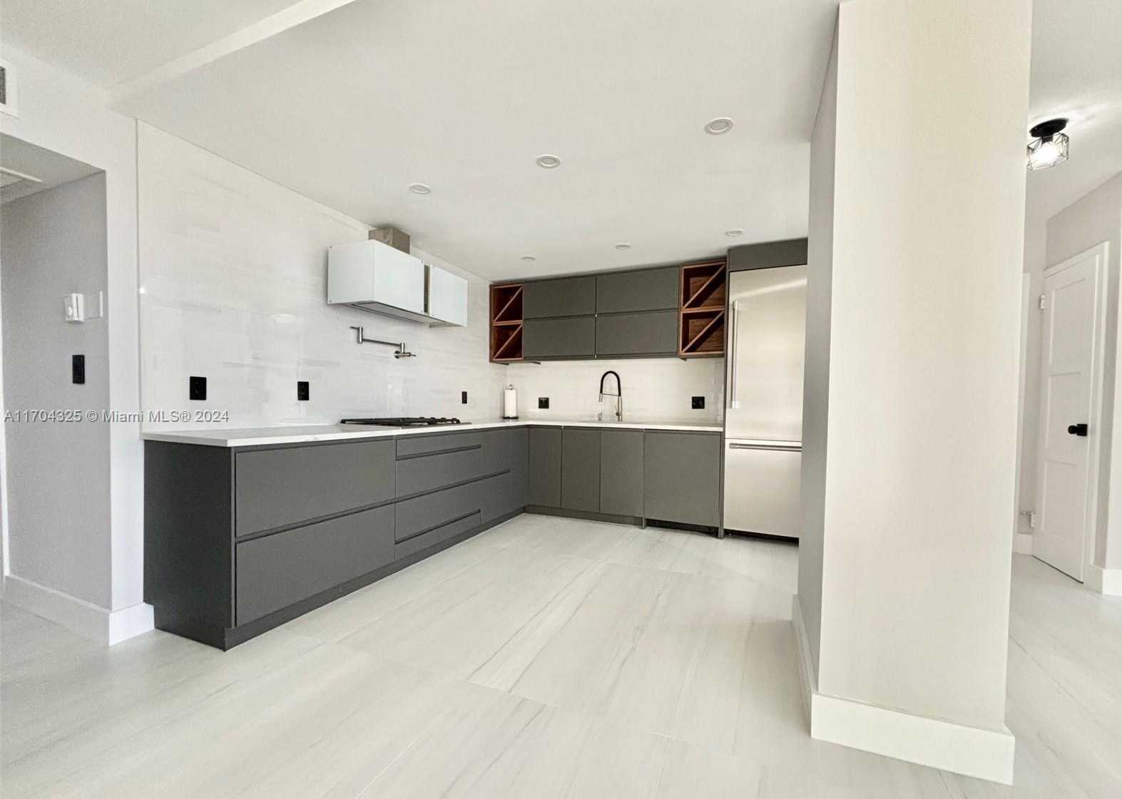 Small Image of 2030 SOUTH OCEAN DR #806, Hallandale Beach Number 3