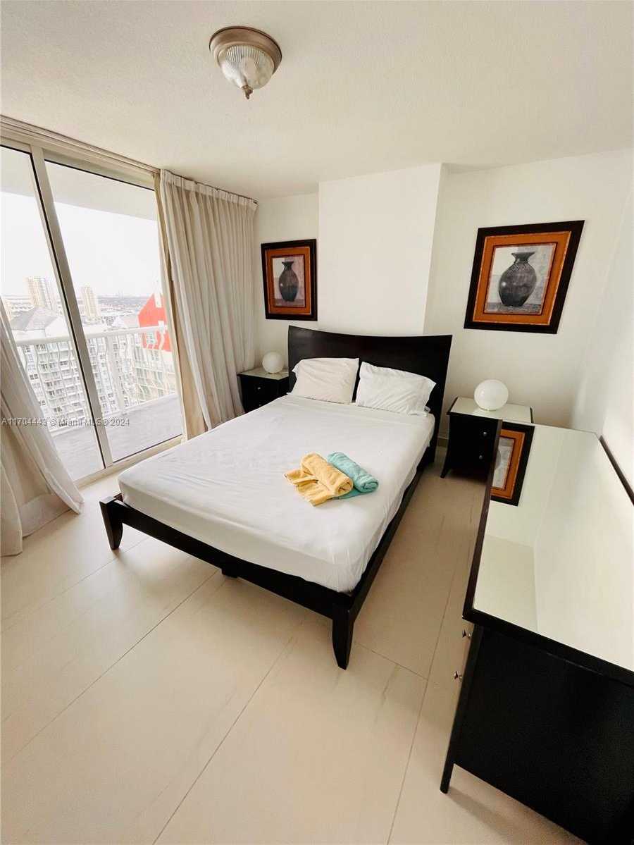Small Image of 1200 BRICKELL BAY DR #4002, Miami Number 14