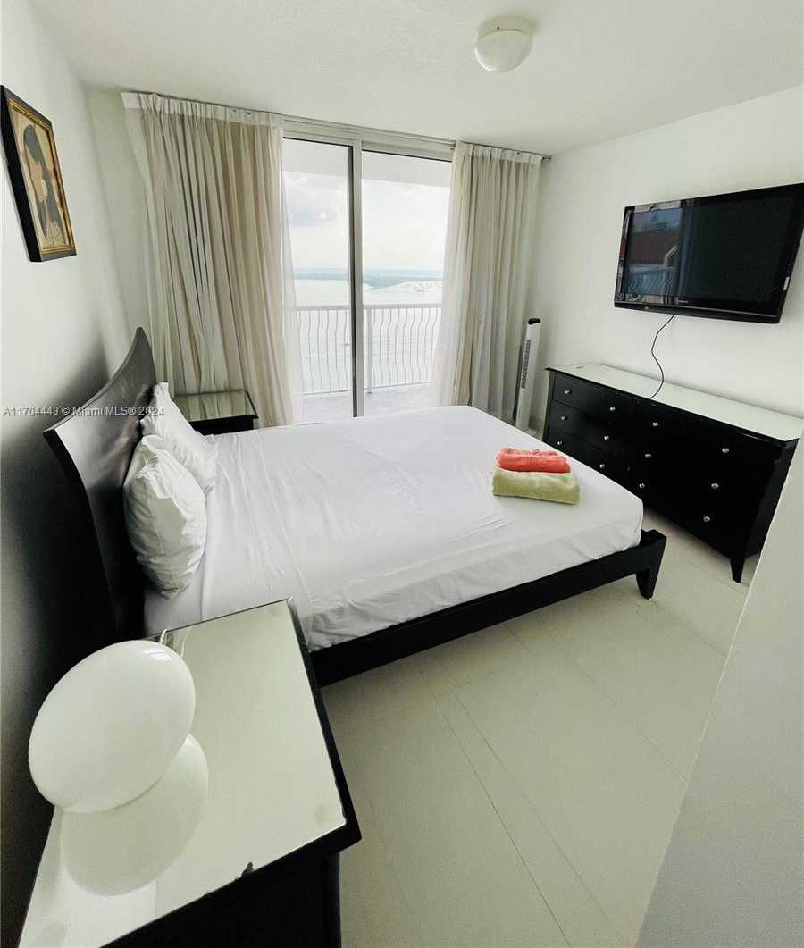 Small Image of 1200 BRICKELL BAY DR #4002, Miami Number 15