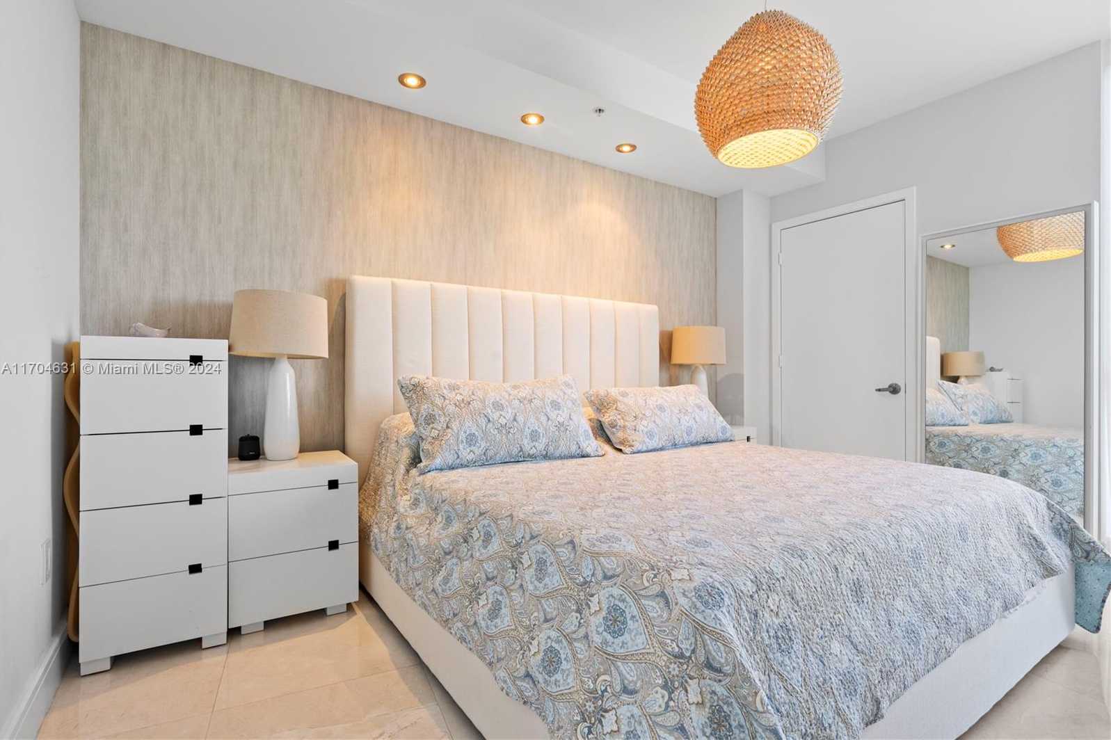 Small Image of 18201 COLLINS AVE #906, Sunny Isles Beach Number 4