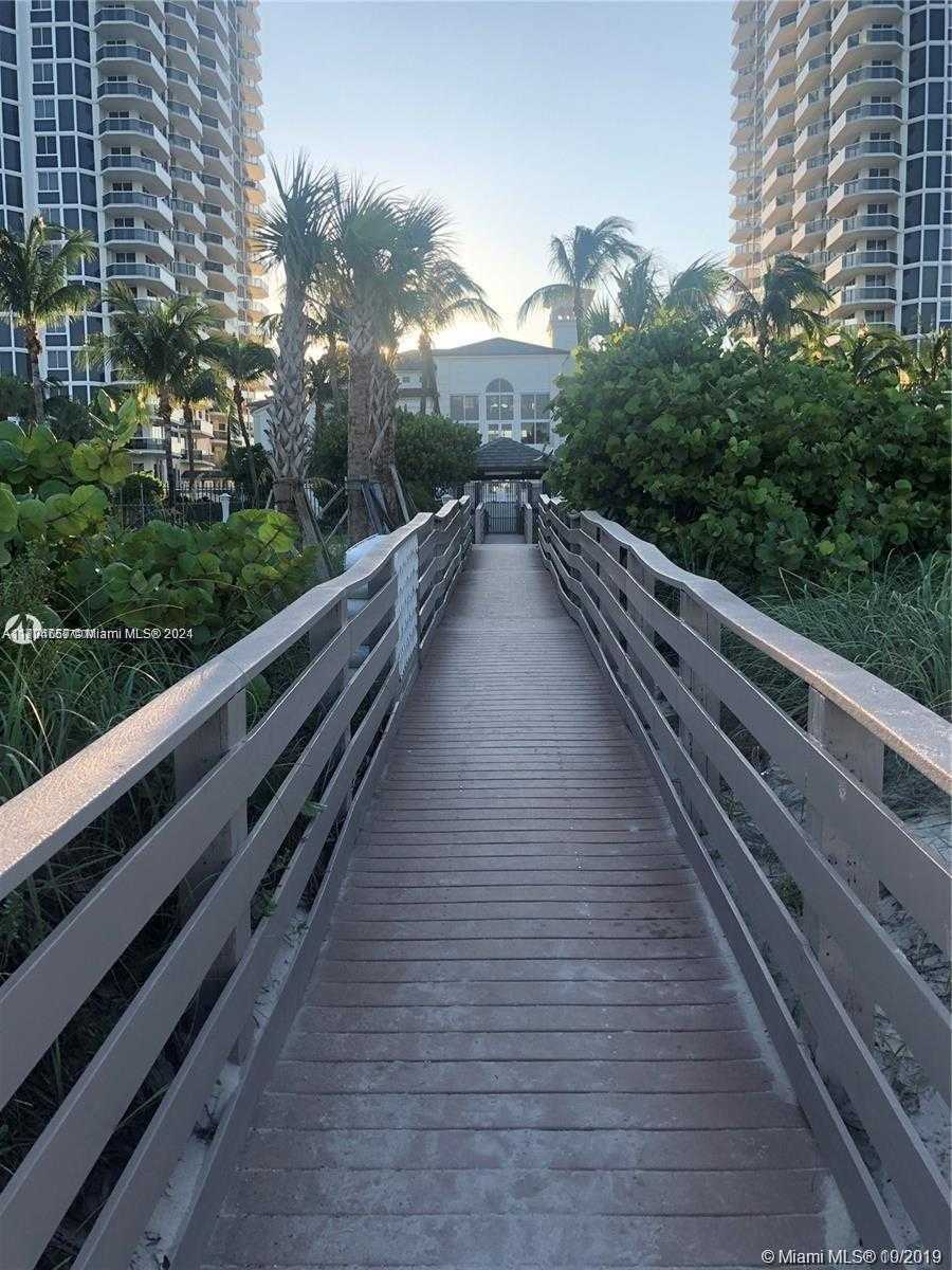 Small Image of 4775 COLLINS AVE #2702, Miami Beach Number 7