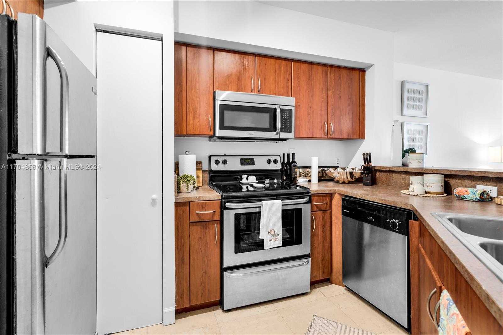 Small Image of 9201 COLLINS AVE #523, Surfside Number 19