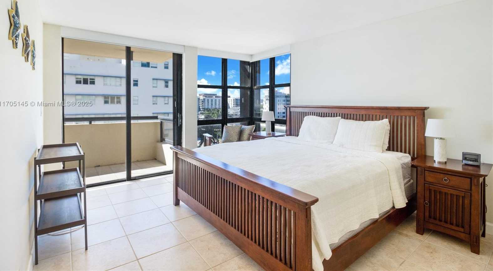 Small Image of 2555 COLLINS AVE #714, Miami Beach Number 10