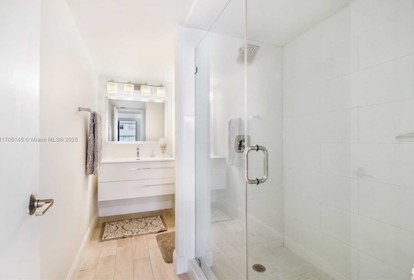 Small Image of 2555 COLLINS AVE #714, Miami Beach Number 12