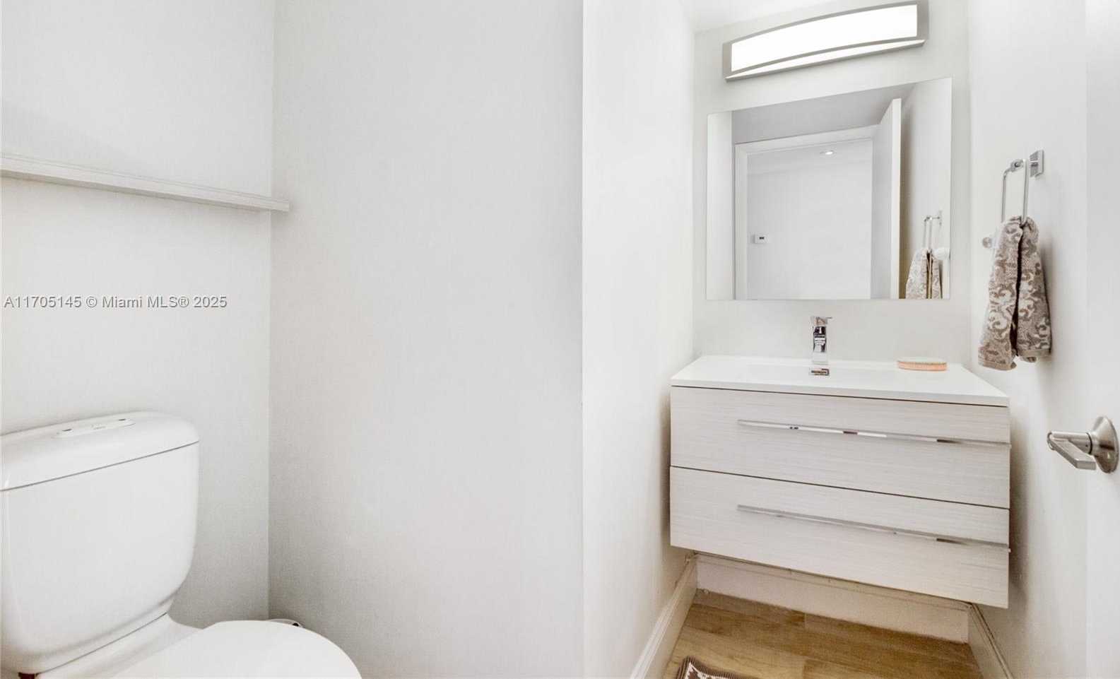 Small Image of 2555 COLLINS AVE #714, Miami Beach Number 13