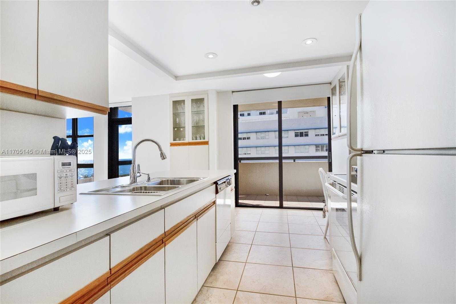 Small Image of 2555 COLLINS AVE #714, Miami Beach Number 9
