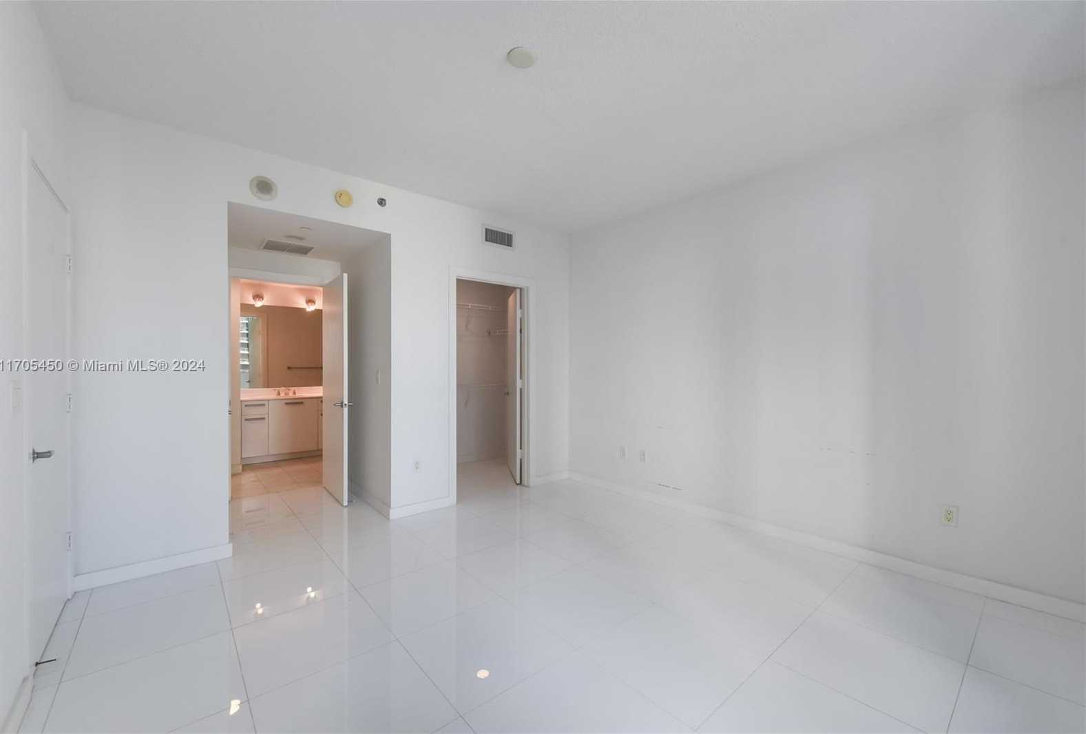 Small Image of 1060 BRICKELL AVE #1715, Miami Number 6