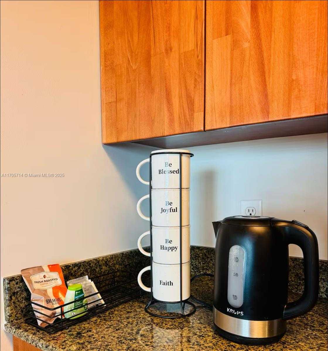 Small Image of 1200 BRICKELL BAY DR #3220, Miami Number 16