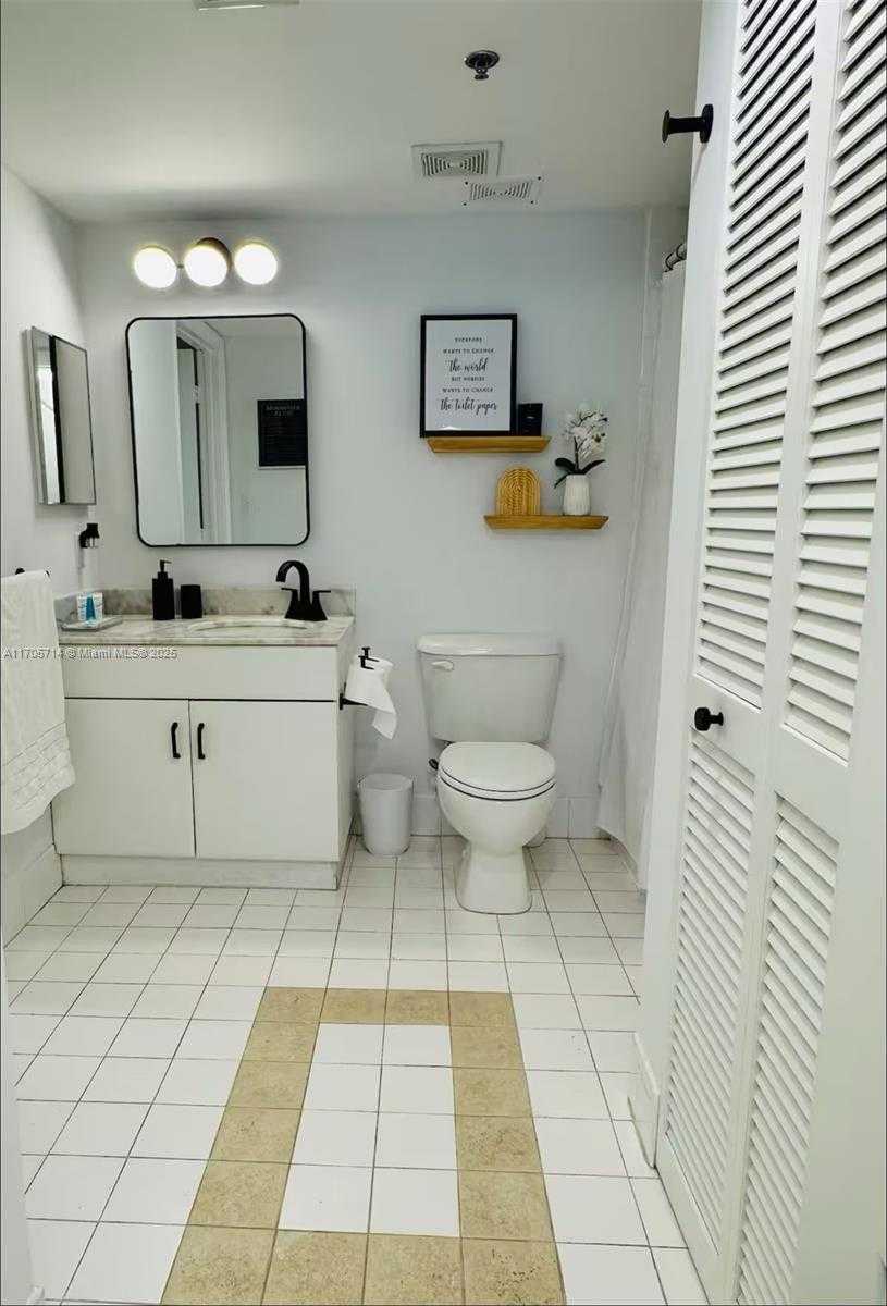 Small Image of 1200 BRICKELL BAY DR #3220, Miami Number 27