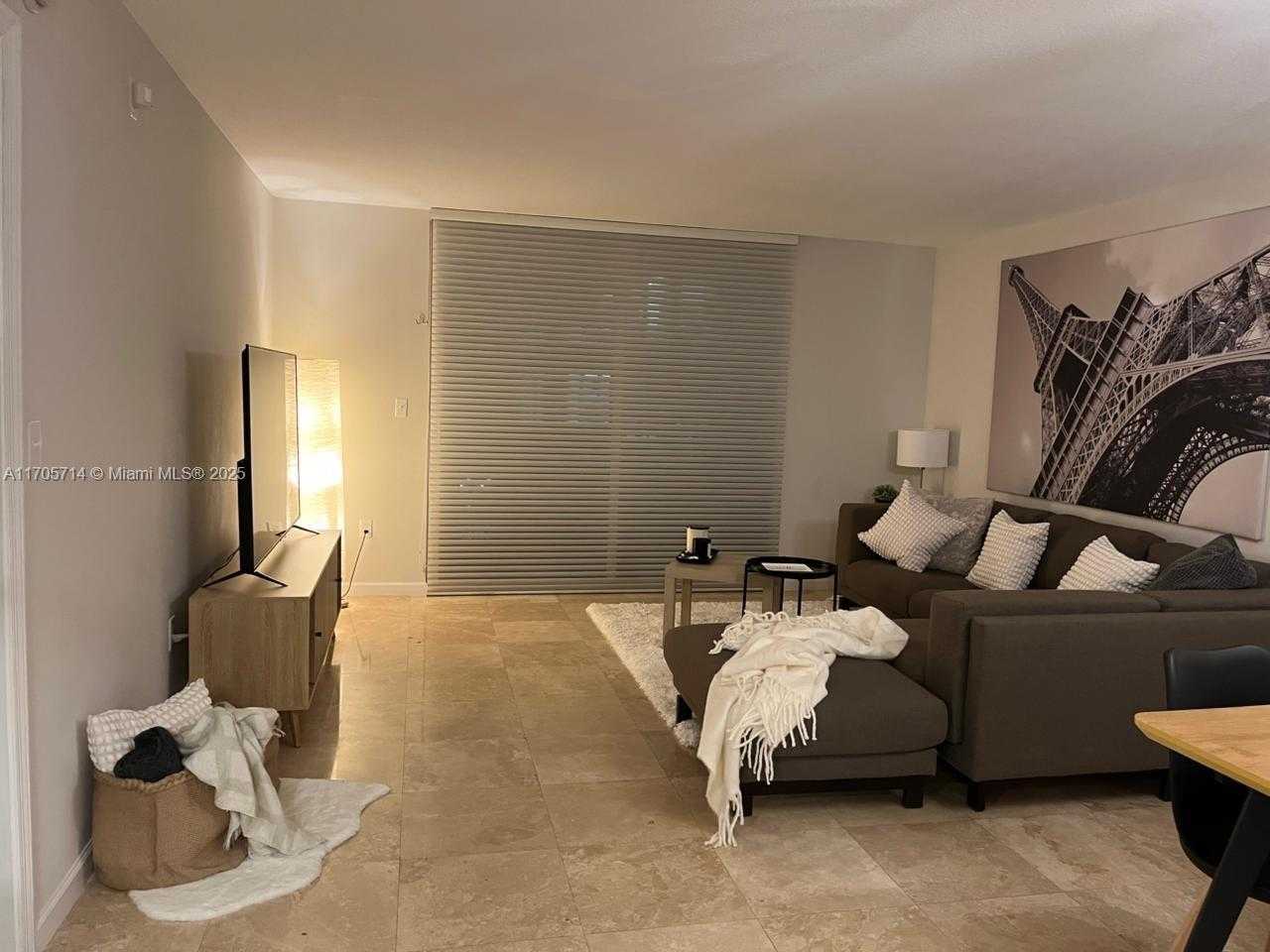 Small Image of 1200 BRICKELL BAY DR #3220, Miami Number 3