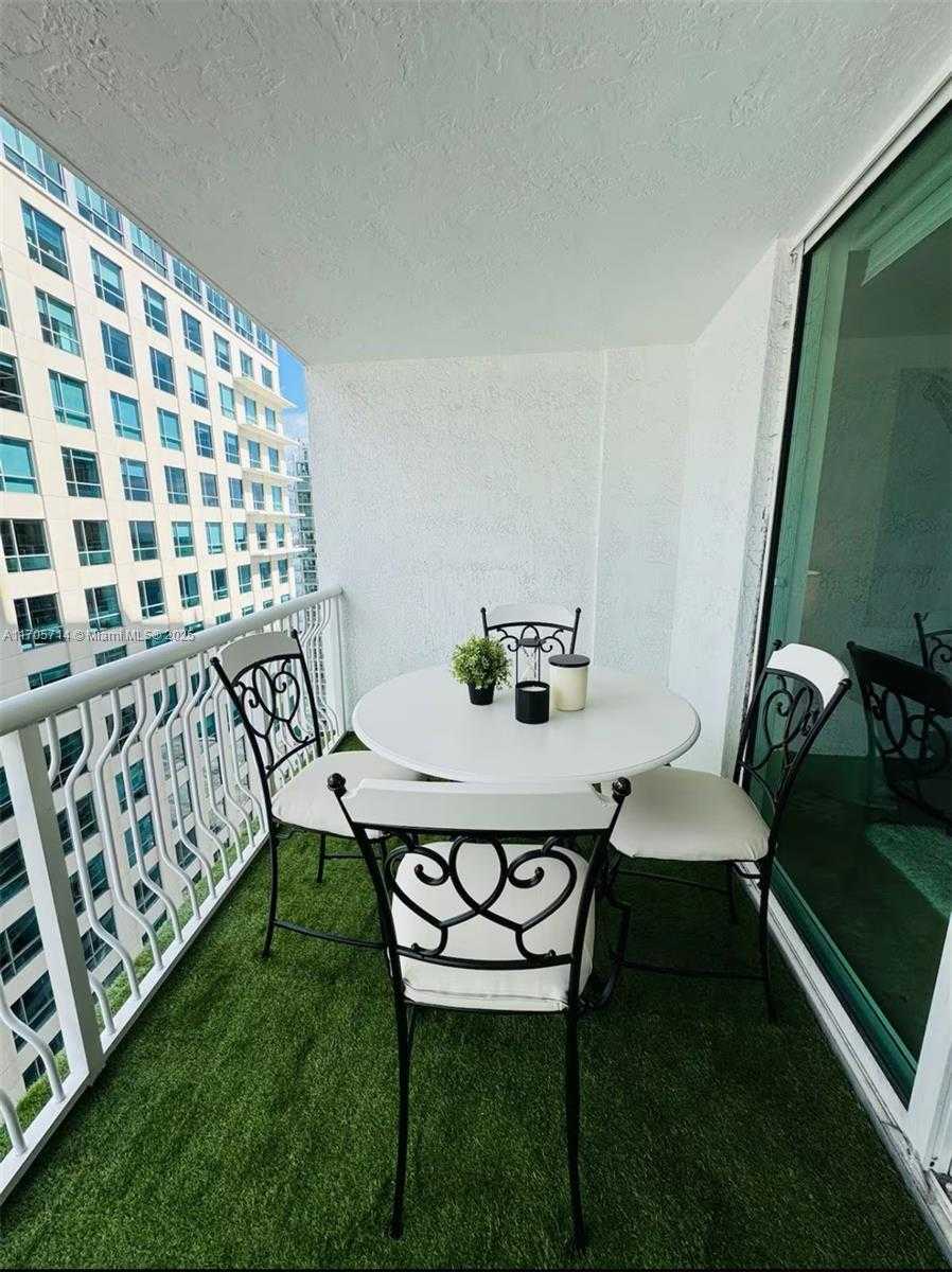 Small Image of 1200 BRICKELL BAY DR #3220, Miami Number 32