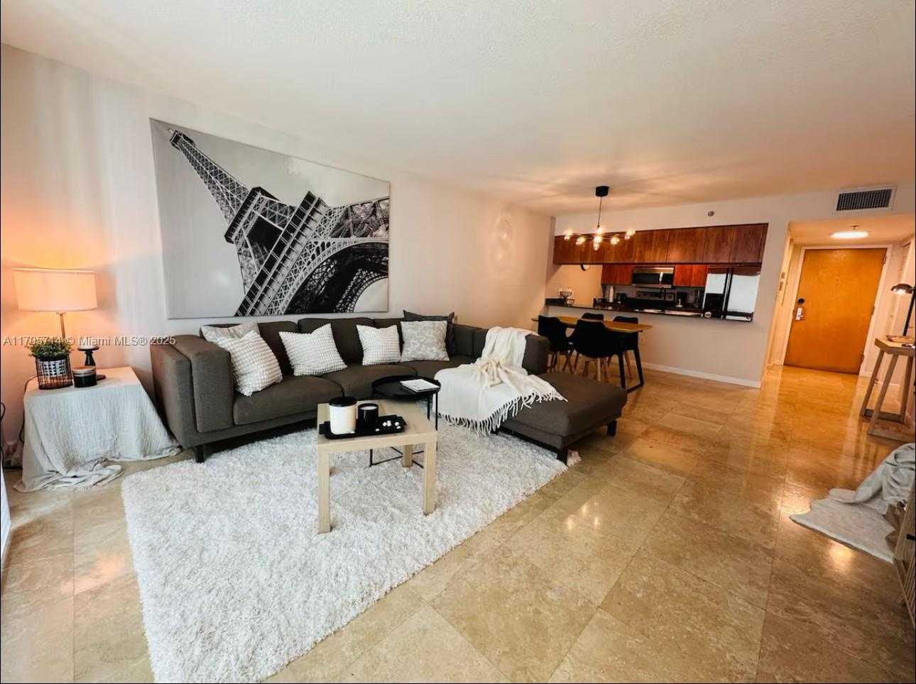 Small Image of 1200 BRICKELL BAY DR #3220, Miami Number 4