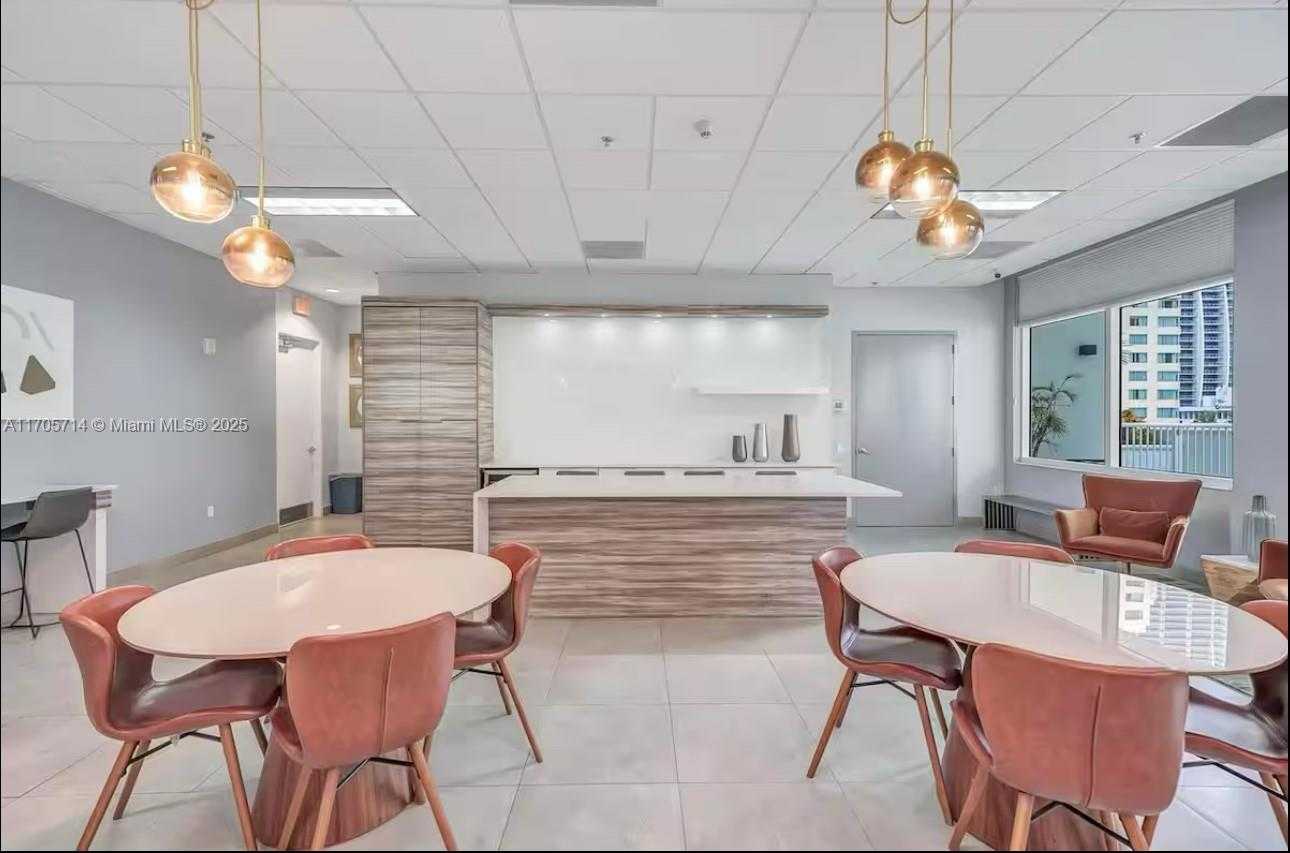 Small Image of 1200 BRICKELL BAY DR #3220, Miami Number 41
