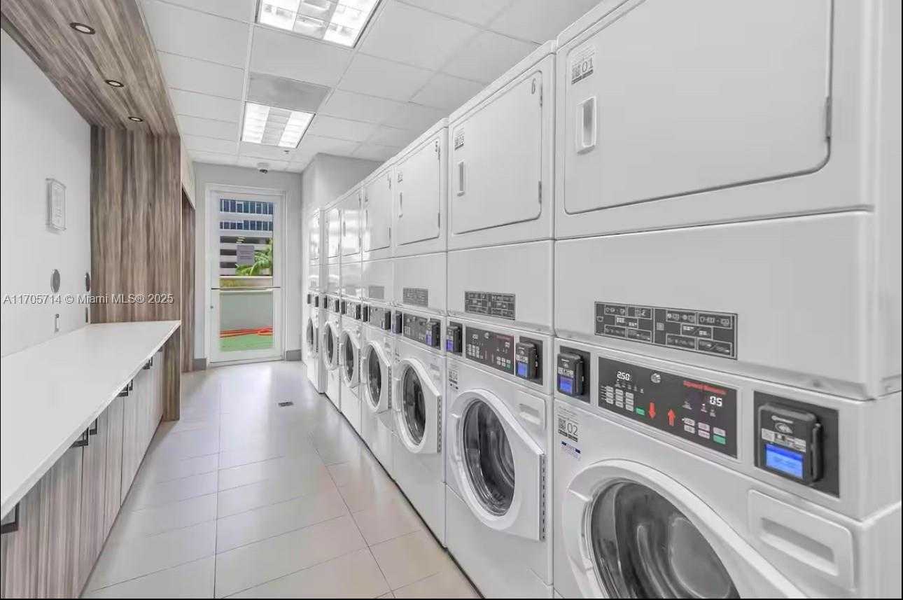 Small Image of 1200 BRICKELL BAY DR #3220, Miami Number 42