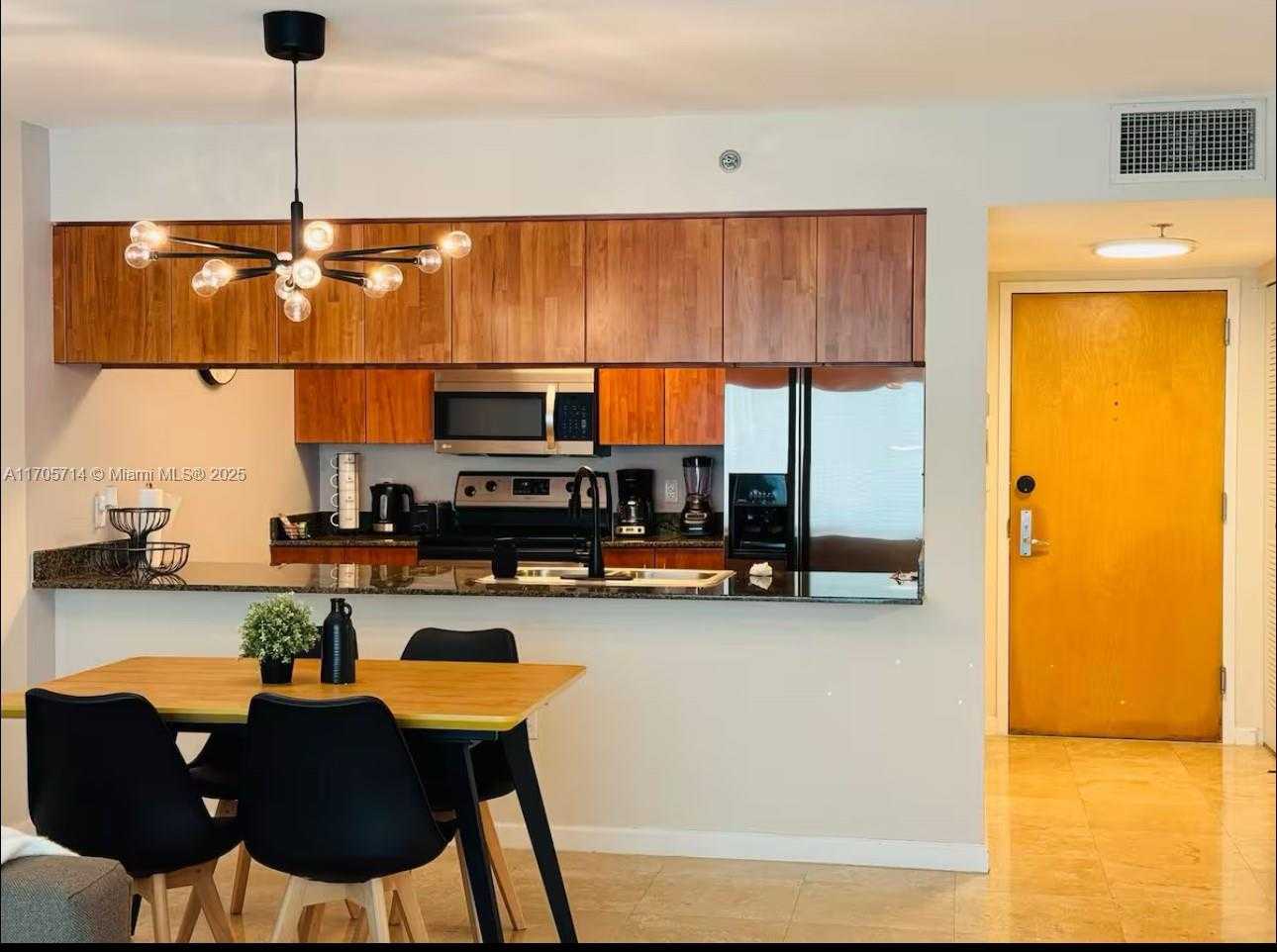 Small Image of 1200 BRICKELL BAY DR #3220, Miami Number 5