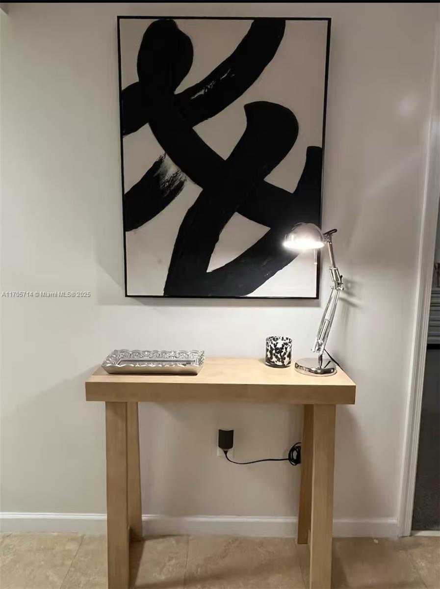 Small Image of 1200 BRICKELL BAY DR #3220, Miami Number 6