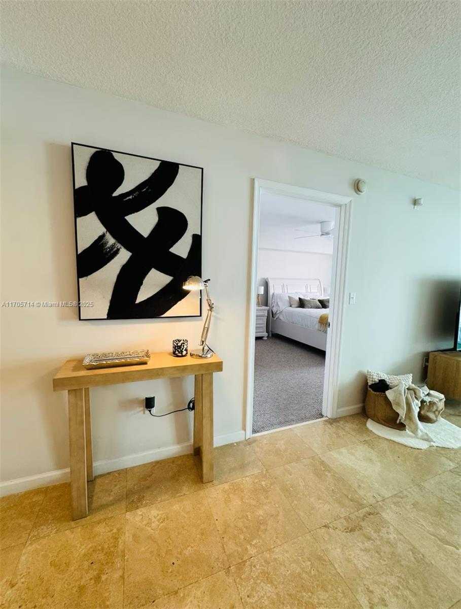 Small Image of 1200 BRICKELL BAY DR #3220, Miami Number 7