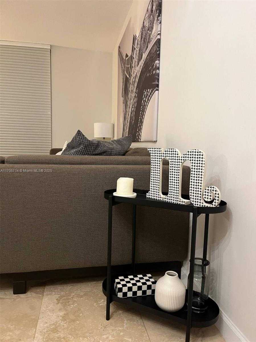 Small Image of 1200 BRICKELL BAY DR #3220, Miami Number 9