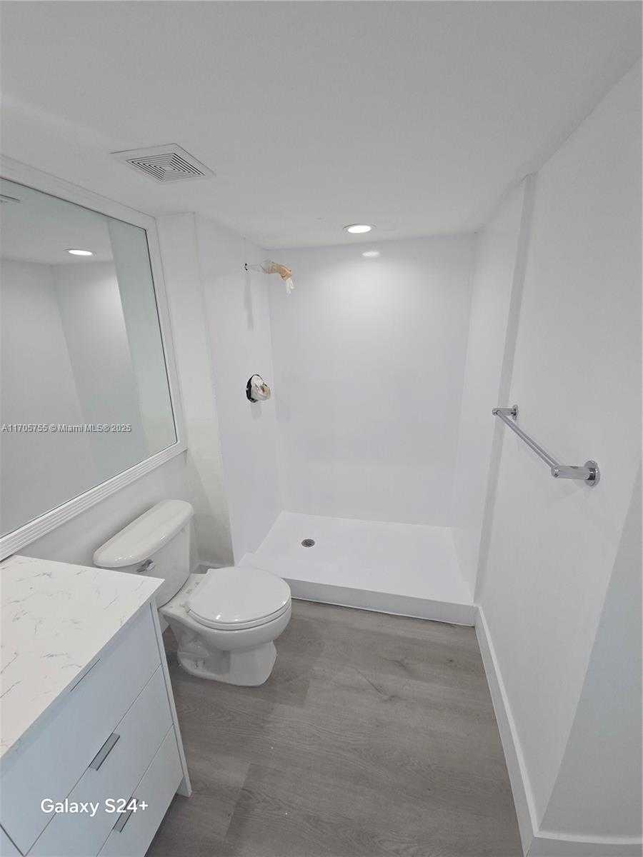 Small Image of 1155 BRICKELL BAY DR #3404, Miami Number 11