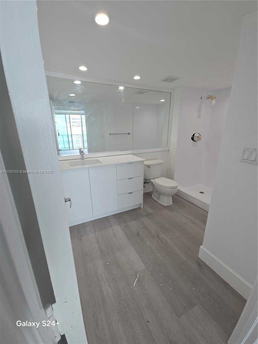 Small Image of 1155 BRICKELL BAY DR #3404, Miami Number 12