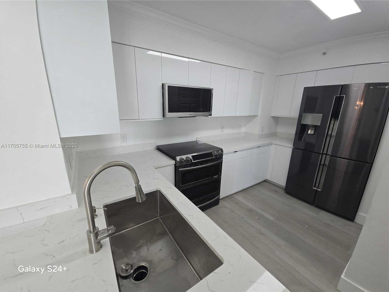 Small Image of 1155 BRICKELL BAY DR #3404, Miami Number 6