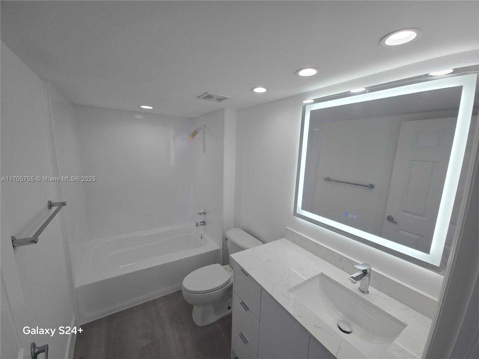 Small Image of 1155 BRICKELL BAY DR #3404, Miami Number 8