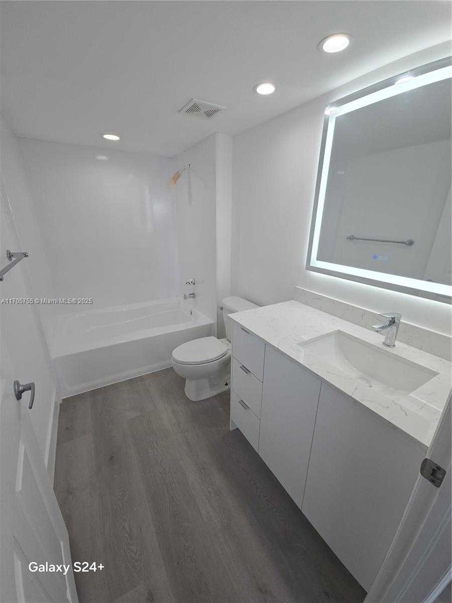 Small Image of 1155 BRICKELL BAY DR #3404, Miami Number 9