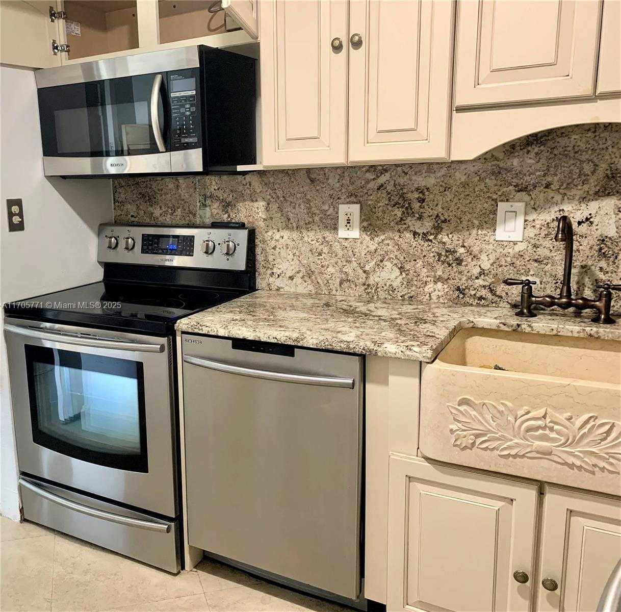Small Image of 3701 NORTH COUNTRY CLUB DR #502, Aventura Number 11