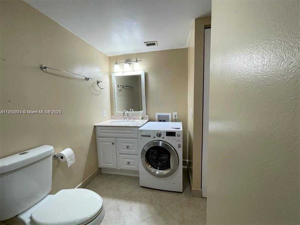 Small Image of 3701 NORTH COUNTRY CLUB DR #502, Aventura Number 13