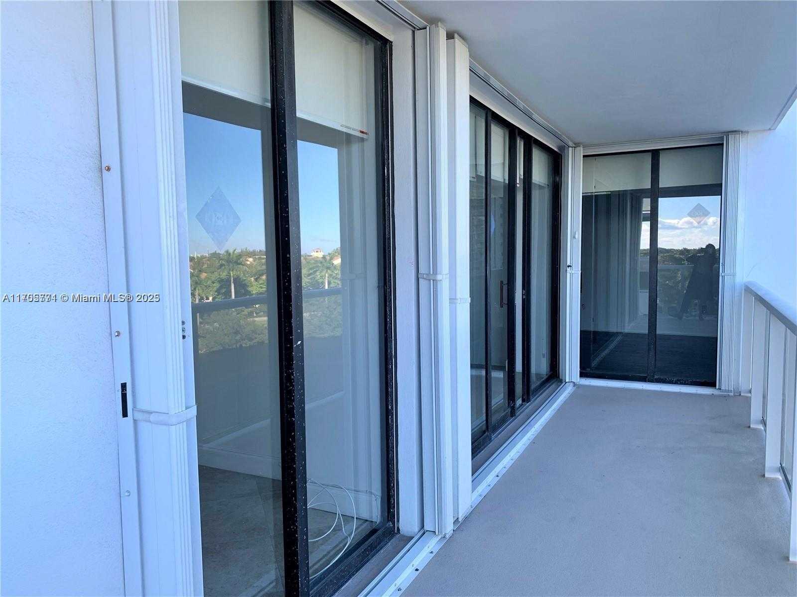 Small Image of 3701 NORTH COUNTRY CLUB DR #502, Aventura Number 4