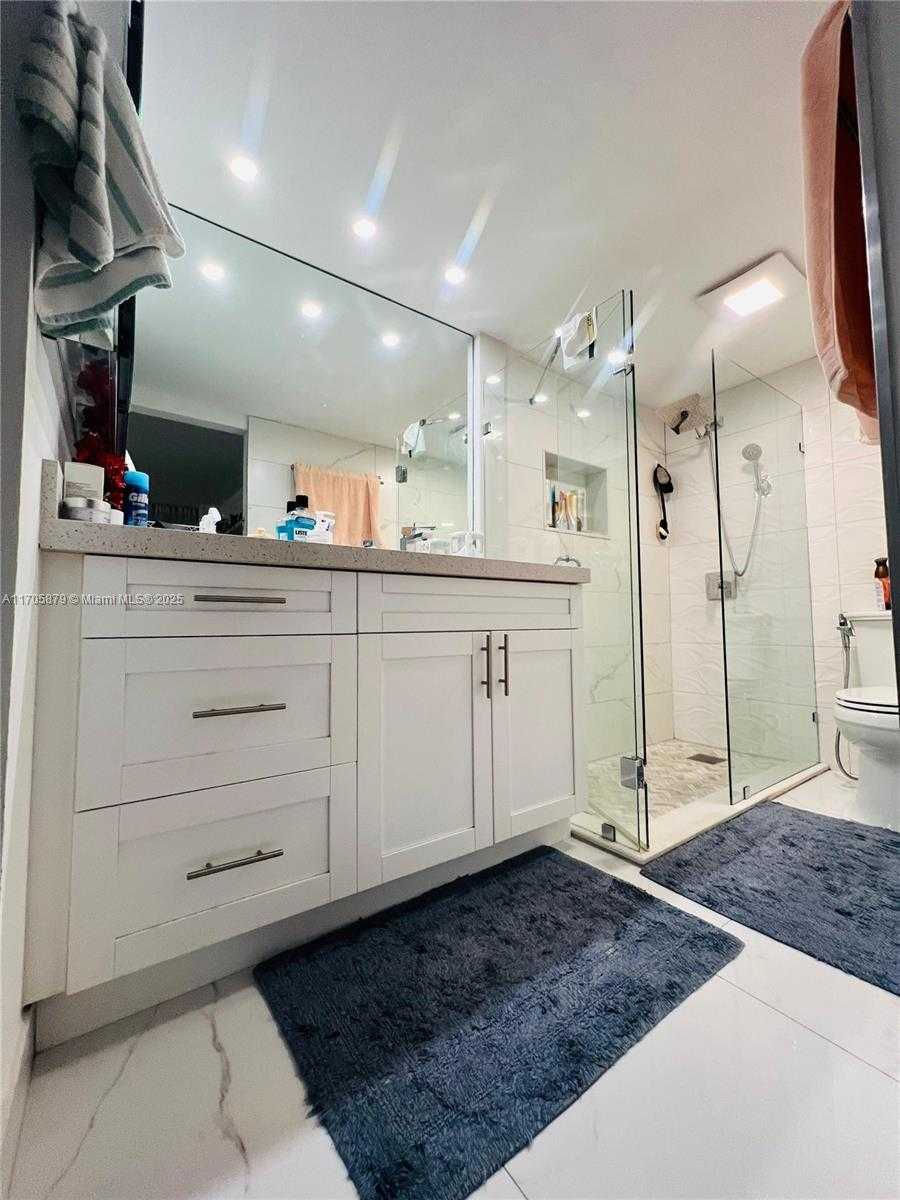 Small Image of 16909 NORTH BAY RD #112, Sunny Isles Beach Number 12