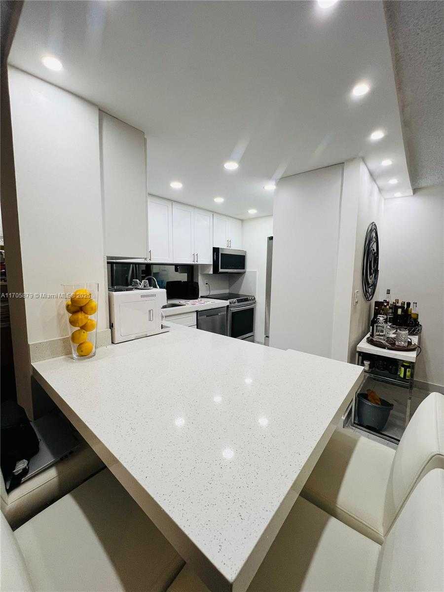Small Image of 16909 NORTH BAY RD #112, Sunny Isles Beach Number 2
