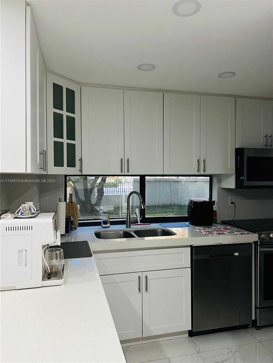 Small Image of 16909 NORTH BAY RD #112, Sunny Isles Beach Number 8