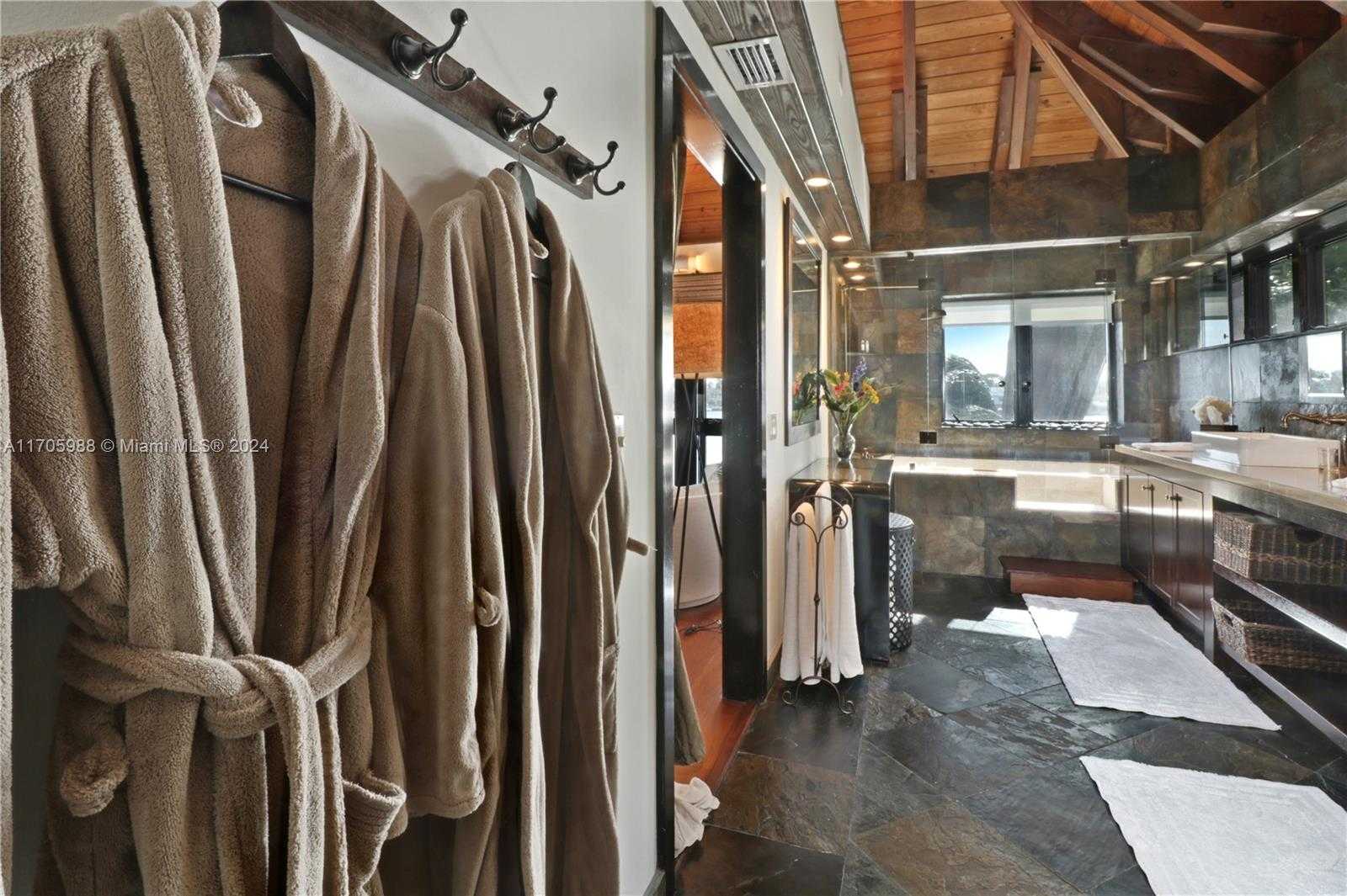 Small Image of 14 WEST SAN MARINO DR, Miami Beach Number 20