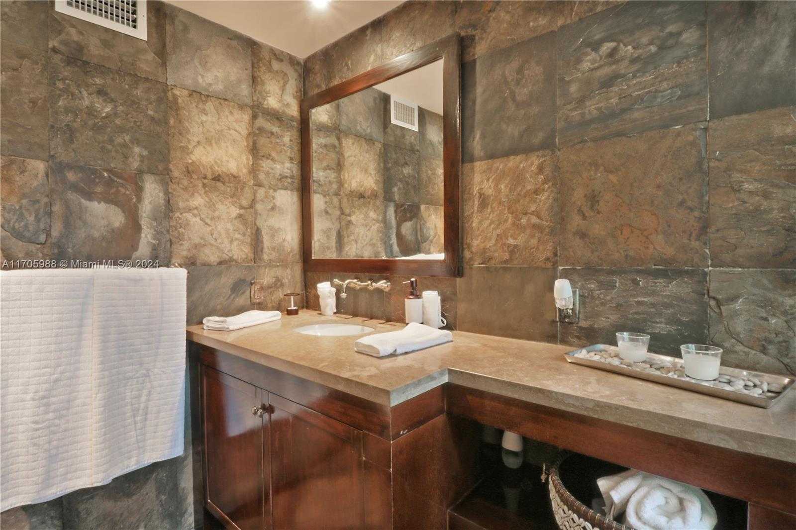 Small Image of 14 WEST SAN MARINO DR, Miami Beach Number 22