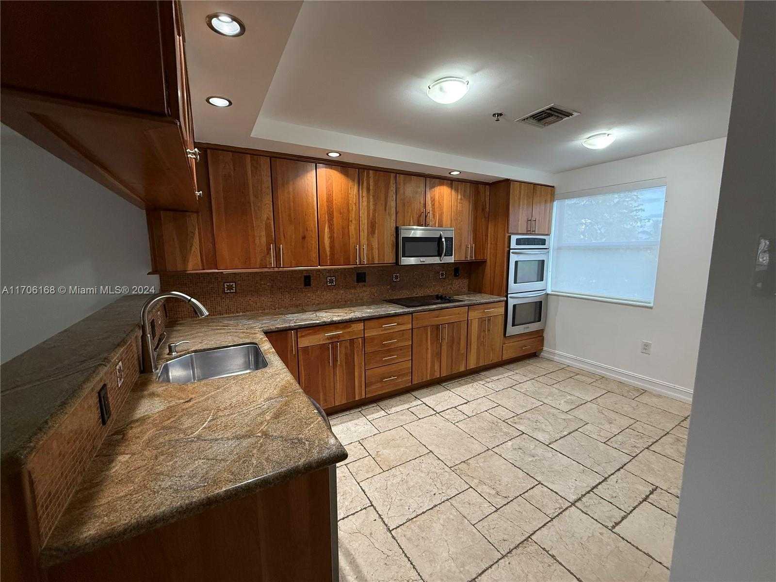 Small Image of 401 POINCIANA DR #1225, Sunny Isles Beach Number 10