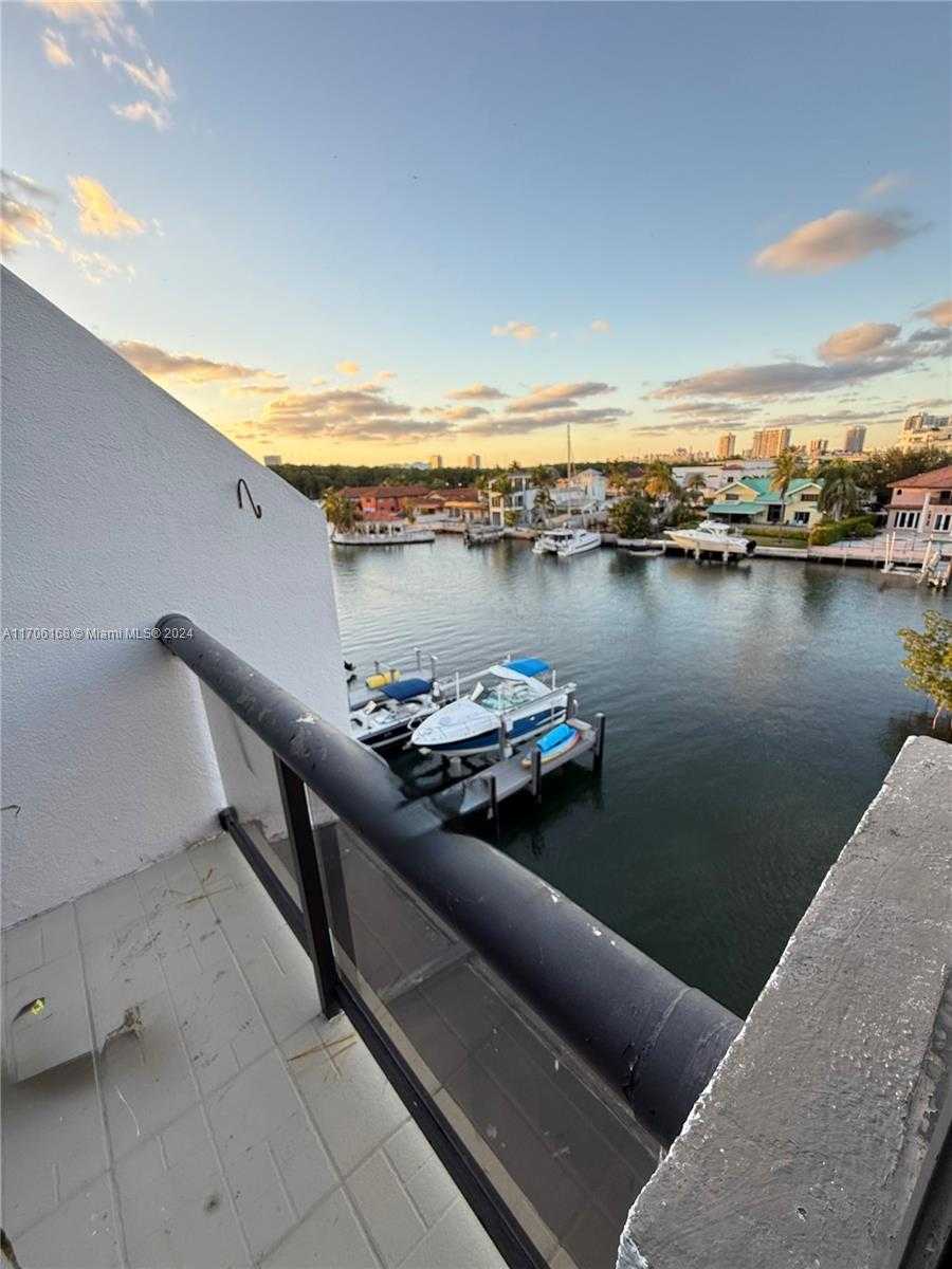 Small Image of 401 POINCIANA DR #1225, Sunny Isles Beach Number 24
