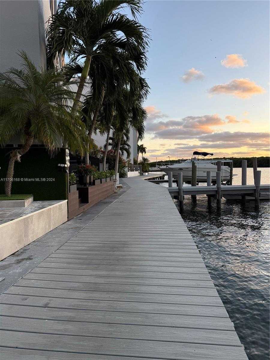 Small Image of 401 POINCIANA DR #1225, Sunny Isles Beach Number 4