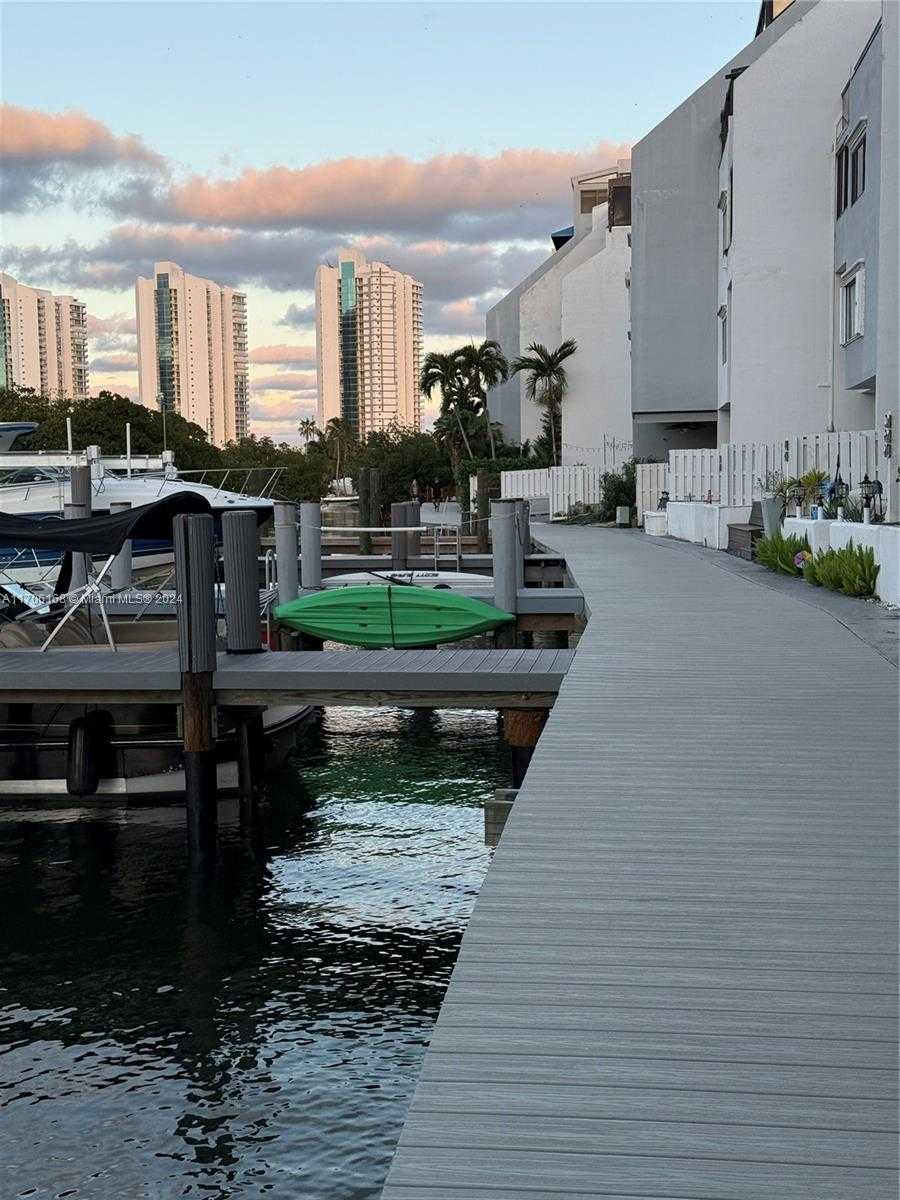 Small Image of 401 POINCIANA DR #1225, Sunny Isles Beach Number 5