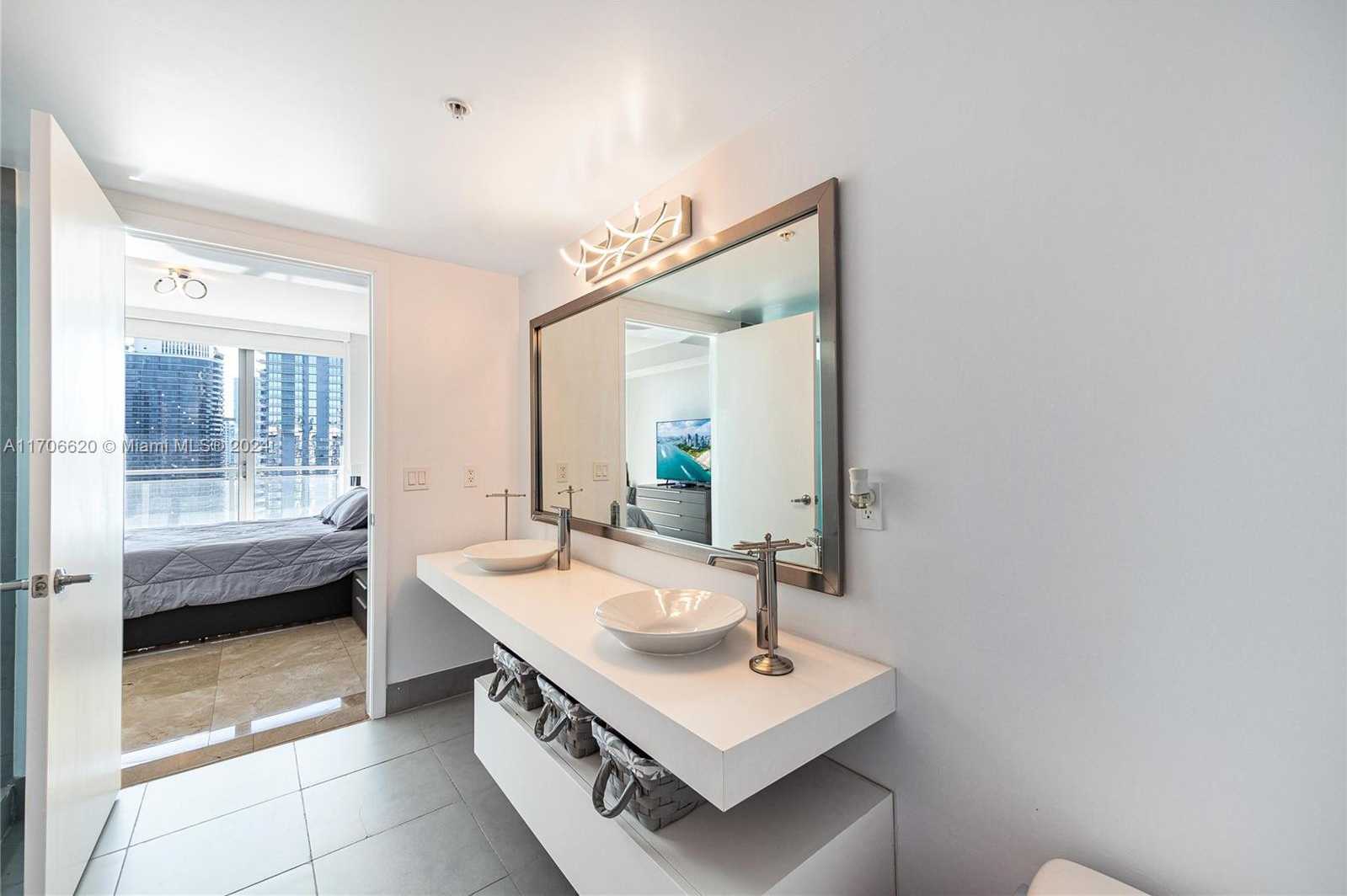 Small Image of 92 SOUTH WEST 3RD ST #3802, Miami Number 16
