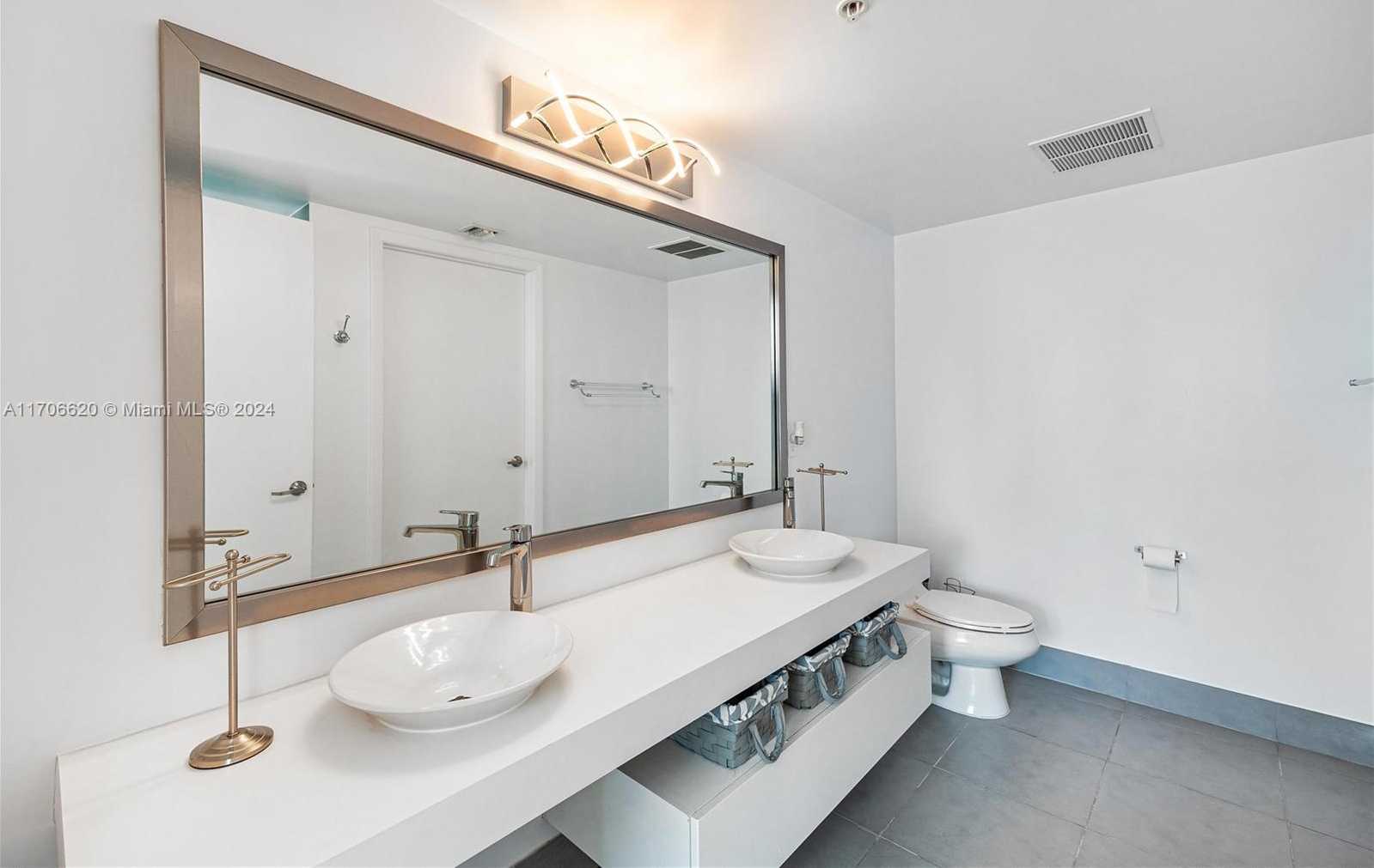 Small Image of 92 SOUTH WEST 3RD ST #3802, Miami Number 17