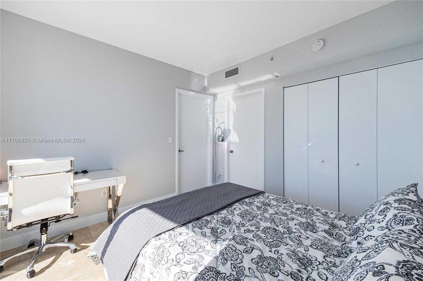 Small Image of 92 SOUTH WEST 3RD ST #3802, Miami Number 21