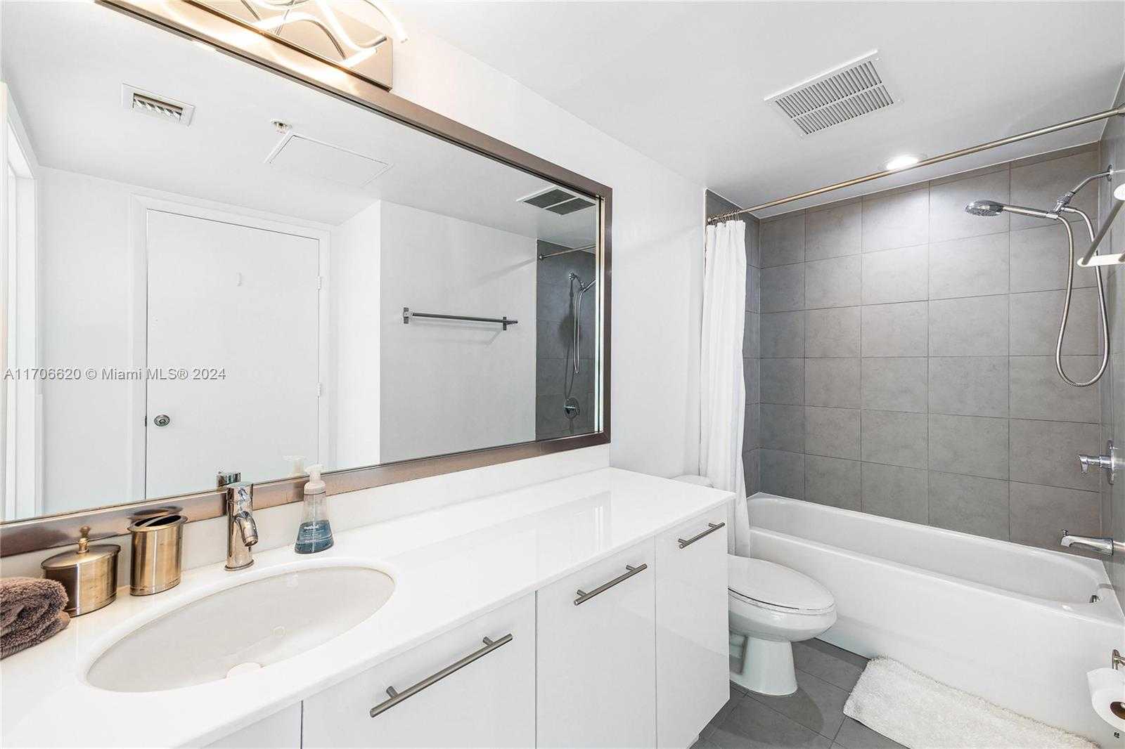 Small Image of 92 SOUTH WEST 3RD ST #3802, Miami Number 22